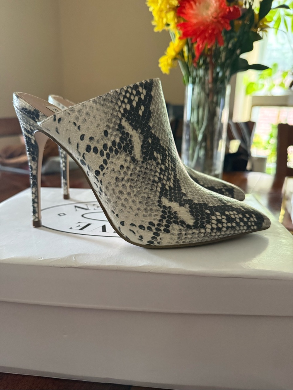 Steve Madden Snake-Print Pointed Mule Heels size 7, like new